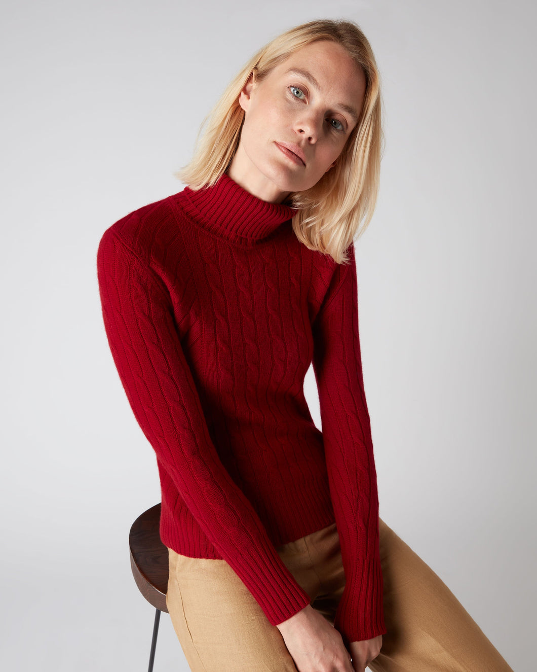 N.Peal Women's Cable Roll Neck Cashmere Jumper Ruby Red