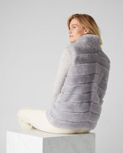 Load image into Gallery viewer, N.Peal Women&#39;s Rex Fur Ribbed Gilet Light Grey
