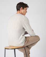 Load image into Gallery viewer, N.Peal Men&#39;s The Thames Cable Cashmere Jumper Pebble Grey
