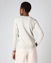 Load image into Gallery viewer, N.Peal Women&#39;s Round Neck Cashmere Jumper Pebble Grey
