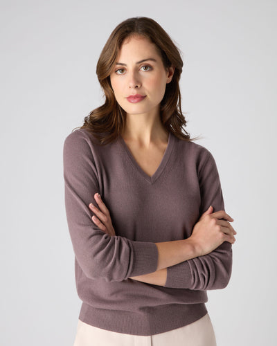 N.Peal Women's V Neck Cashmere Jumper Grape Purple