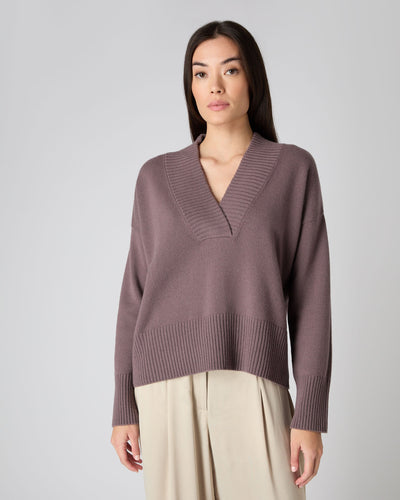 N.Peal Women's Deep V Neck Cashmere Jumper Grape Purple