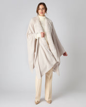 Load image into Gallery viewer, N.Peal Women&#39;s Rex Trim Lightweight Cashmere Cape Snow Grey
