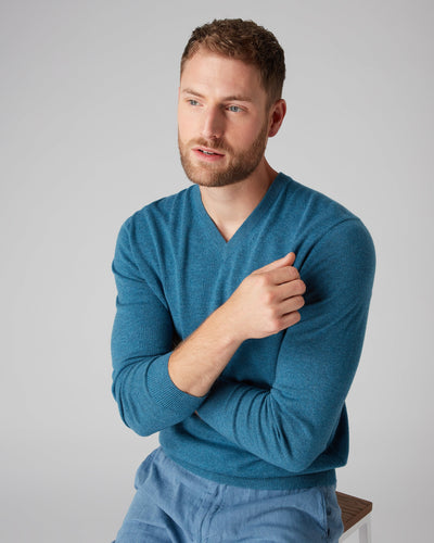 N.Peal Men's The Burlington V Neck Cashmere Jumper Blue Wave