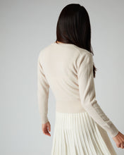 Load image into Gallery viewer, N.Peal Women&#39;s Long Sleeve Cropped Cashmere Cardigan Almond White
