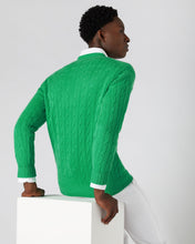 Load image into Gallery viewer, N.Peal Men&#39;s The Thames Cable Cashmere Jumper Parrot Green
