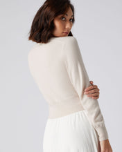 Load image into Gallery viewer, N.Peal Women&#39;s Crop V Neck Cashmere Jumper Almond White
