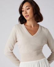 Load image into Gallery viewer, N.Peal Women&#39;s Crop V Neck Cashmere Jumper Almond White
