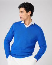 Load image into Gallery viewer, N.Peal Men&#39;s Burlington V Neck Cashmere Jumper Sonic Blue
