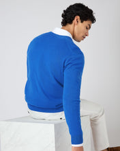 Load image into Gallery viewer, N.Peal Men&#39;s Burlington V Neck Cashmere Jumper Sonic Blue
