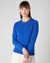 Load image into Gallery viewer, N.Peal Women&#39;s Evie Classic Round Neck Cashmere Jumper Sonic Blue
