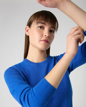 Load image into Gallery viewer, N.Peal Women&#39;s Evie Classic Round Neck Cashmere Jumper Sonic Blue
