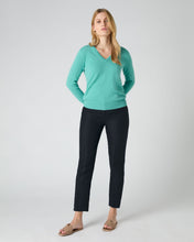 Load image into Gallery viewer, N.Peal Women&#39;s Phoebe V Neck Cashmere Jumper Opal Green
