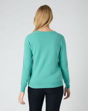 Load image into Gallery viewer, N.Peal Women&#39;s Phoebe V Neck Cashmere Jumper Opal Green
