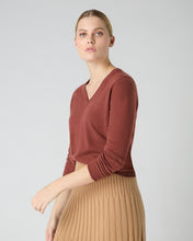 Load image into Gallery viewer, N.Peal Women&#39;s Phoebe V Neck Cashmere Jumper Terracotta Brown
