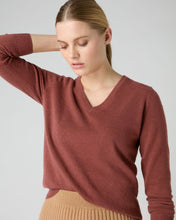 Load image into Gallery viewer, N.Peal Women&#39;s Phoebe V Neck Cashmere Jumper Terracotta Brown
