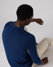 Load image into Gallery viewer, N.Peal Men&#39;s Fine Gauge Cashmere Round Neck Jumper French Blue
